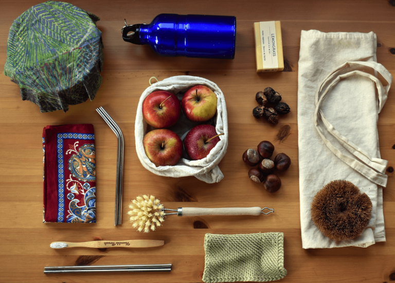 zéro déchet : cuisine organisée avec ustensiles et produits durables