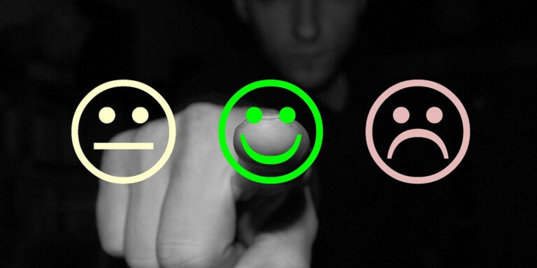 avis négatif Google My Business : suppression d'avis négatif sur un écran d'ordinateur