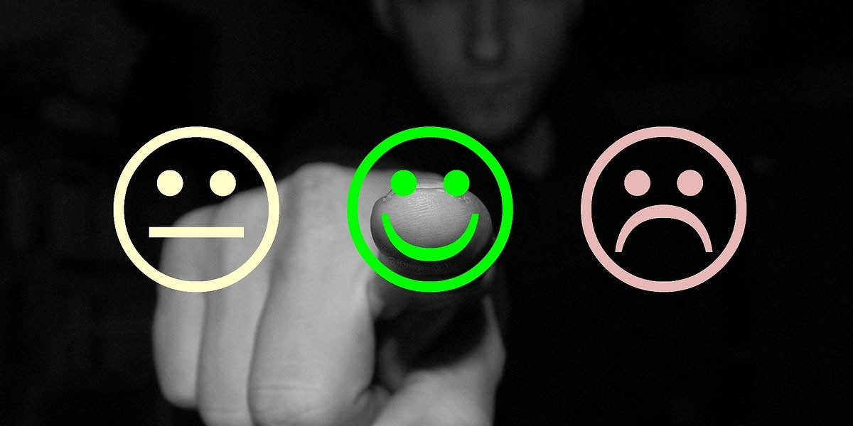 avis négatif Google My Business : suppression d'avis négatif sur un écran d'ordinateur