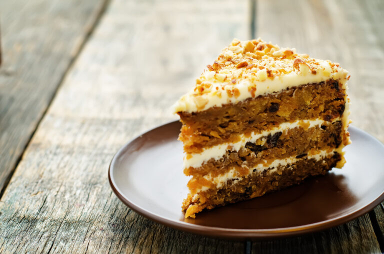 carrot cake : gâteau aux carottes, noix et glaçage moelleux