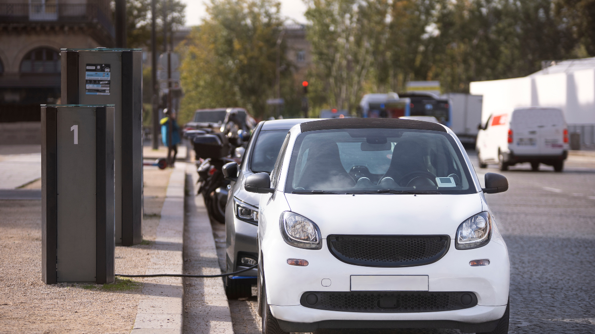 Suppression des ZFE, le coup d’arrêt inattendu pour la voiture électrique