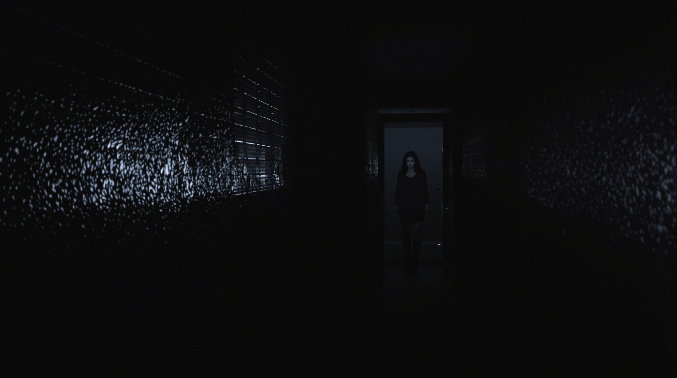 Mercredi saison 2 : affiche promotionnelle de la série avec ambiance gothique