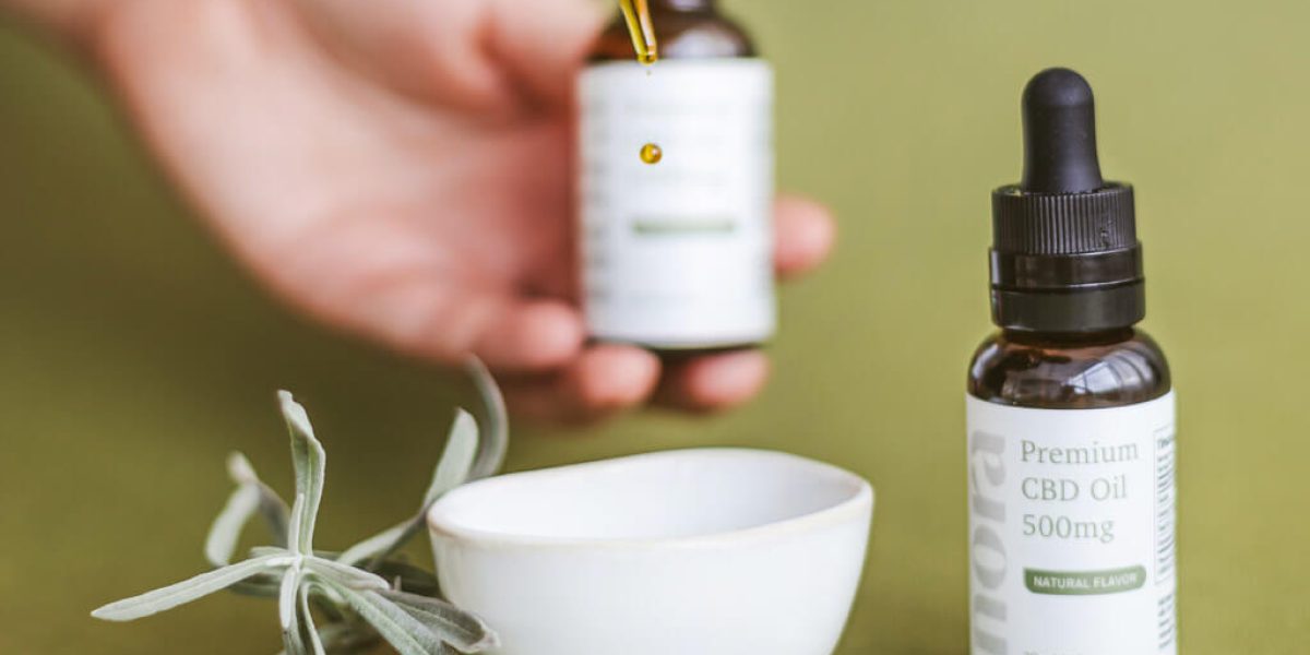 CBD : représentation graphique de feuilles de cannabis et capsules de CBD