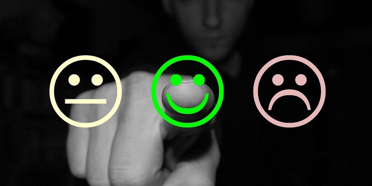 avis négatif Google My Business : suppression d'avis négatif sur un écran d'ordinateur