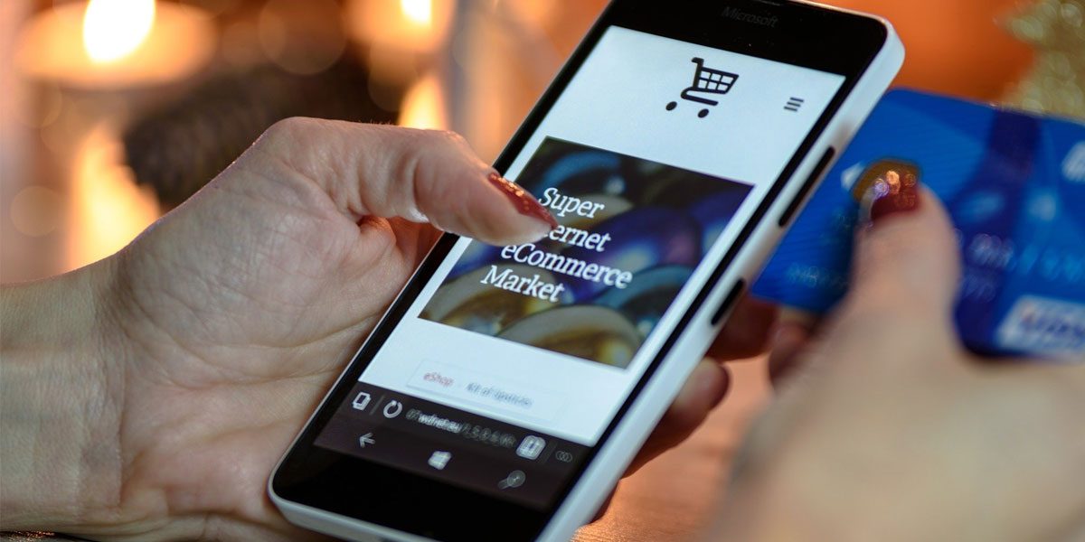 progressive web apps : illustration d'une application web moderne sur mobile et desktop