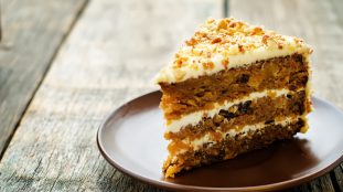 carrot cake : gâteau aux carottes, noix et glaçage moelleux