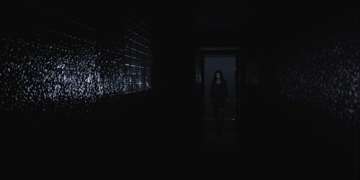 Mercredi saison 2 : affiche promotionnelle de la série avec ambiance gothique